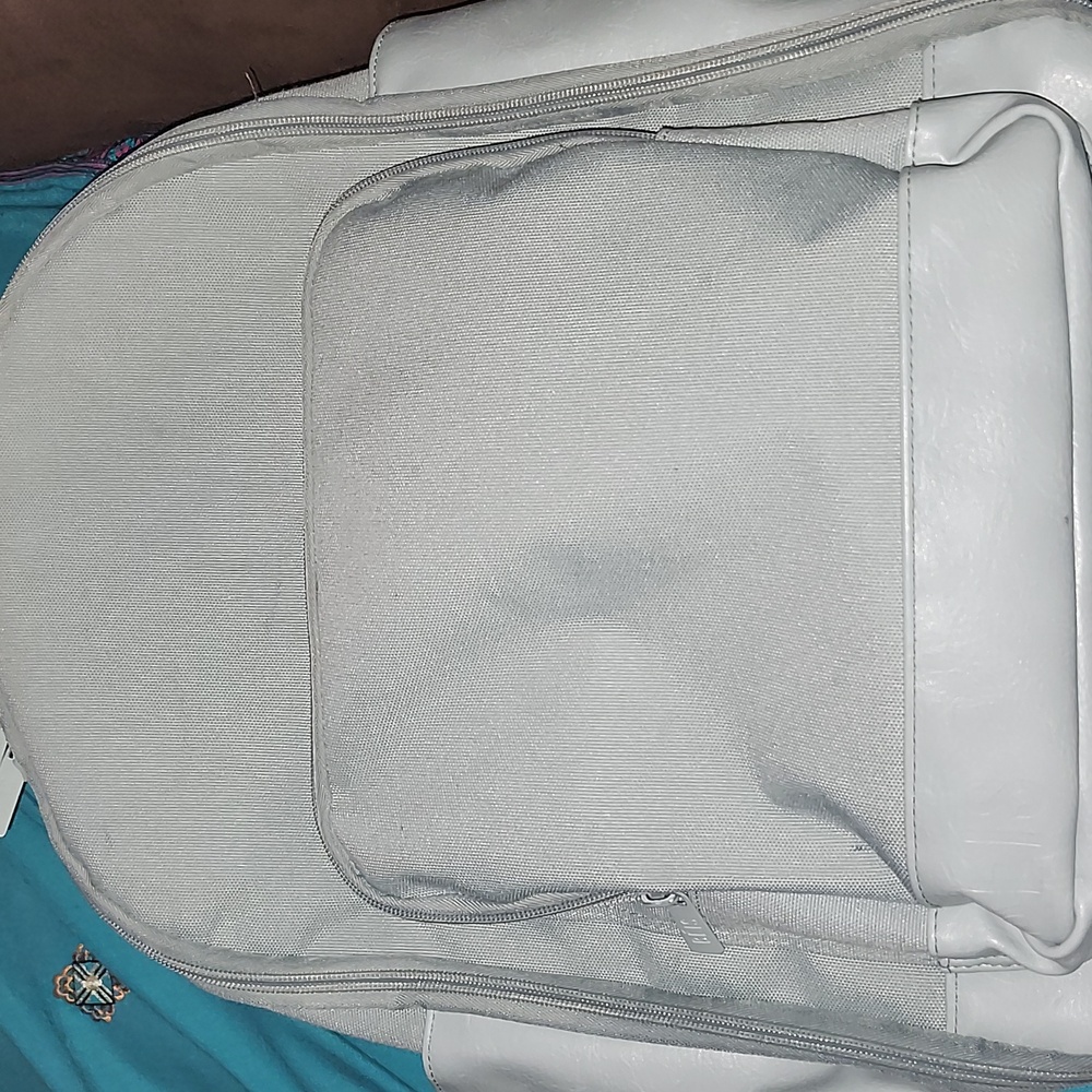 NEW AUTHENTIC BEIS, CANVAS AND LEATHER TRAVEL BACKPACK. - Picture 3 of 16